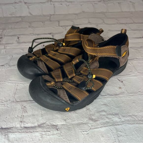 TEVA Big Kids' Newport H2 SANDALS size 4 Brown - Picture 1 of 7